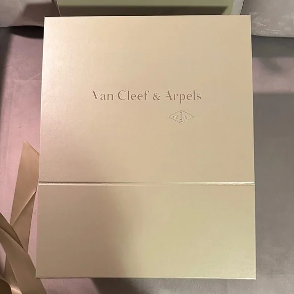 Van Cleef & Arpels Sage Green Box - Picture 6 of 9